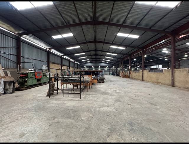 2,785M² WAREHOUSE FOR SALE IN LEA GLEN